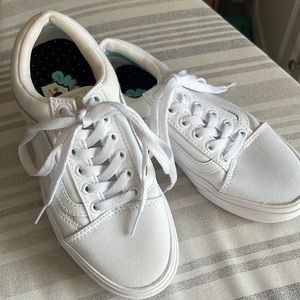 NWT VANS “OLD SKOOL COMFY CUSH” skateboard sneakers. White, size 5 (women)